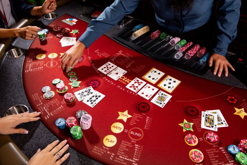 Hướng dẫn cách chơi bài Poker tại nhà cái TF88